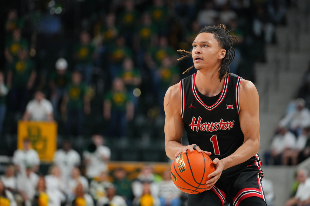Houston guard Isiah Harwell (1) prepares to shoot against Baylor during the first half of an NCAA college basketball game Saturday, Jan. 10, 2026, in Waco. (AP Photo/Julio Cortez)