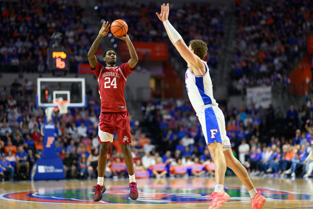 Arkansas wing Billy Richmond III (24) goes up to shoot during the first half of an NCAA college basketball game against Florida, Saturday, Feb. 28, 2026, in Gainesville, Fla. (AP Photo/Noah Lantor)