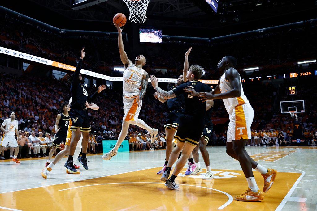 Tennessee guard Amari Evans (1) shoot between Vanderbilt players during the first half of an NCAA college basketball game in Knoxville, Tenn., Saturday, March 7, 2026. (AP Photo/Wade Payne)