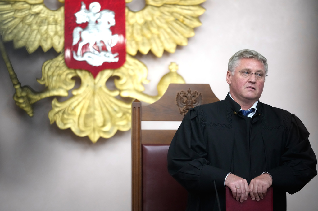 Judge Vyacheslav Kirillov pauses while reading the court decision during a hearing on a lawsuit to bar the Yabloko party from the upcoming parliamentary elections, at the Russia's Supreme Court, in Moscow, Monday, Aug. 10, 2026. (AP Photo/Pavel Bednyakov)