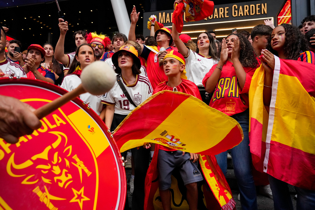 Spain fans gather for a rally on the eve of the World Cup final soccer match in New York's Times Square, Saturday, July 18, 2026 (AP Photo/Yuki Iwamura)