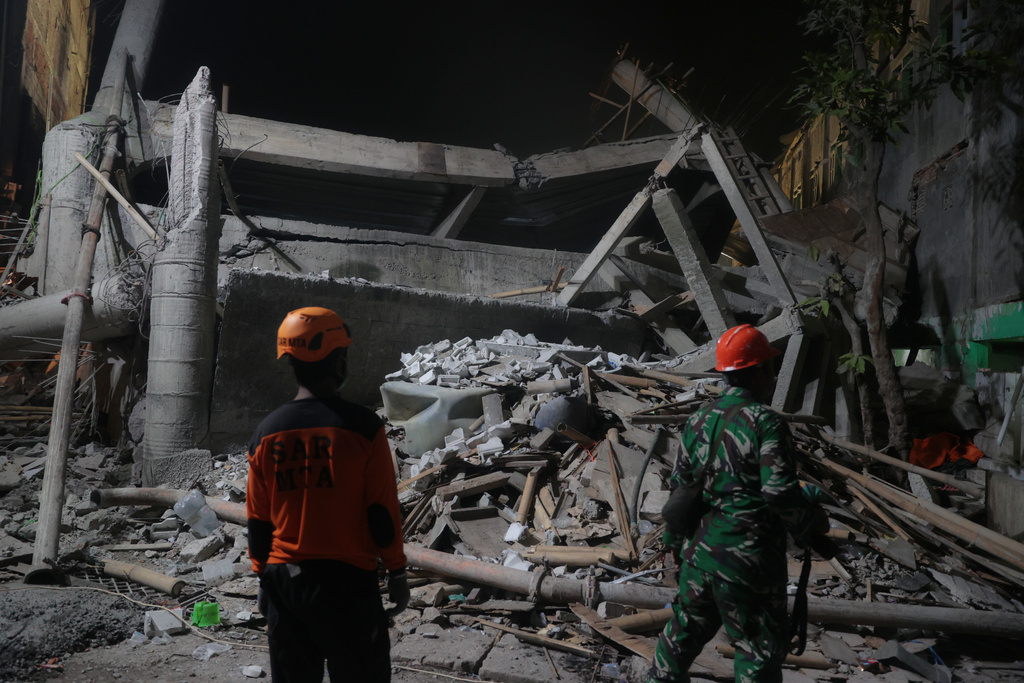 Rescuers search for survivors after a building collapsed at an Islamic boarding school, in Sidoarjo, East Java, Indonesia, Monday, Sept. 29, 2025. (AP Photo/Trisnadi)