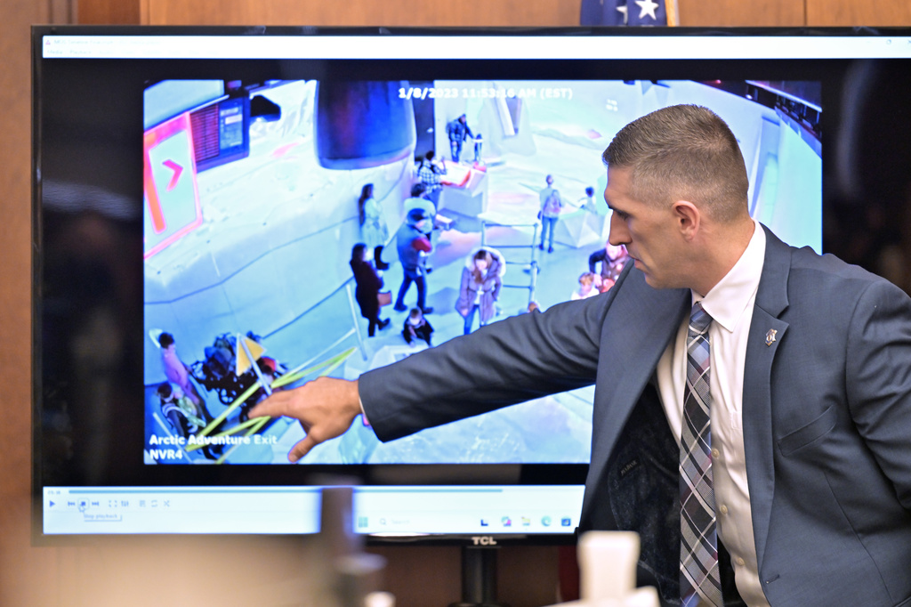 Massachusetts State Police Trooper Joshua McKelligan points to the Clancy family on a video of a family outing to a museum during the murder trial of Lindsay Clancy, Thursday, Aug. 13, 2026., in Plymouth, Mass. (AP Photo/Josh Reynolds, Pool)