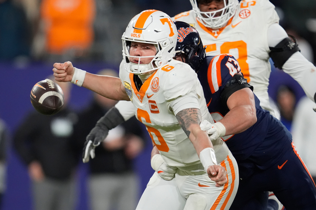 Tennessee quarterback Joey Aguilar (6) fumbles the ball as he is sacked by Illinois linebacker Joe Barna (43) during the second half of the Music City Bowl NCAA college football game Tuesday, Dec. 30, 2025, in Nashville, Tenn. (AP Photo/George Walker IV)