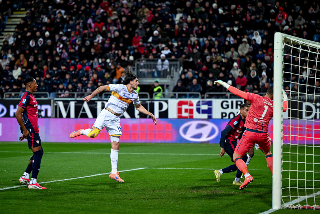 Lecce's Omri Gandelman scores a goal during the Serie A soccer match between Cagliari Calcio and Lecce in Cagliari, Italy, Monday, Feb. 16, 2026. (Gianluca Zuddas/LaPresse via AP)