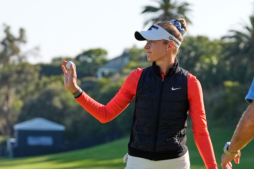 Nelly Korda waves on the 18th green during the third round of the U.S. Women's Open golf tournament Saturday, June 6, 2026, in the Pacific Palisades area of Los Angeles. (AP Photo/Ashley Landis)