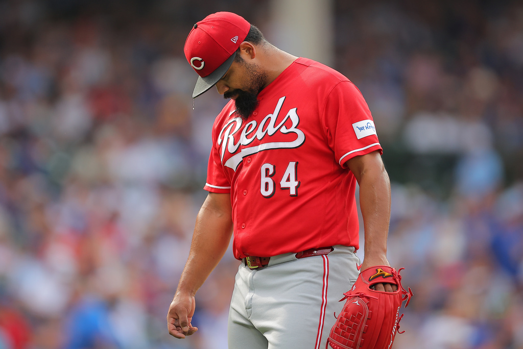 Cincinnati Reds' Tony Santillan walks back to the dugout after being replaced during the seventh inning of a baseball game against the Chicago Cubs, Saturday, Aug. 29, 2026, in Chicago. (AP Photo/Melissa Tamez)