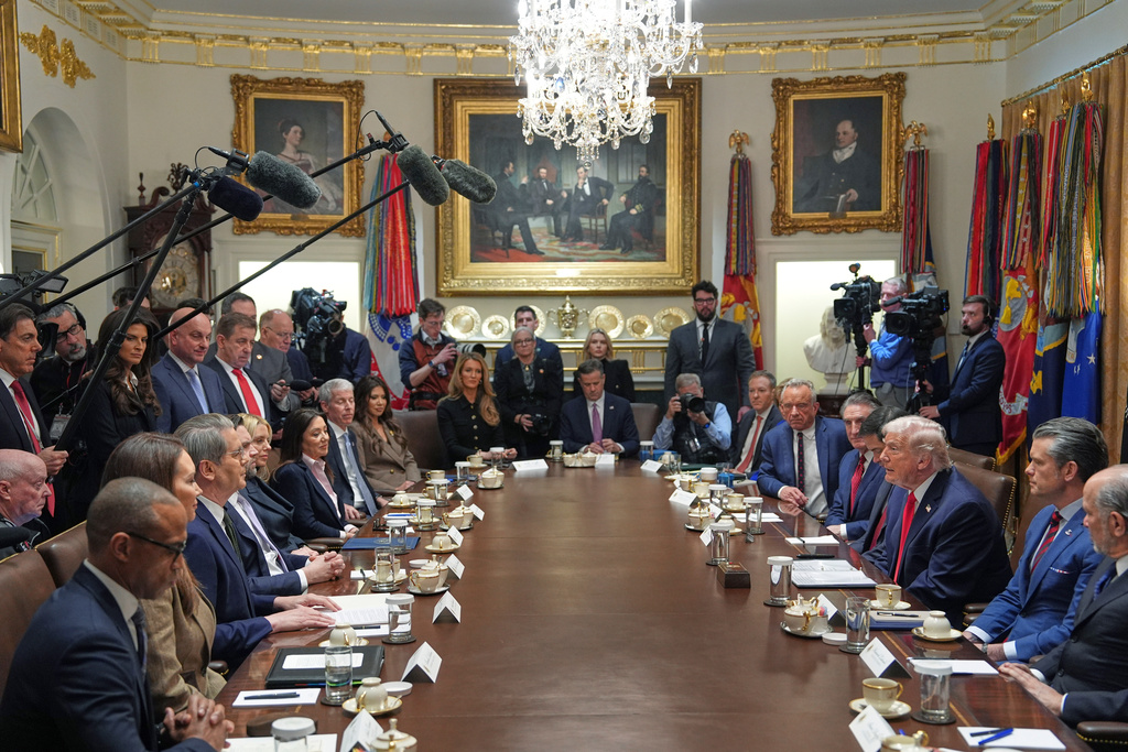 President Donald Trump speaks during a cabinet meeting at the White House, Thursday, Jan. 29, 2026, in Washington. (AP Photo/Evan Vucci)