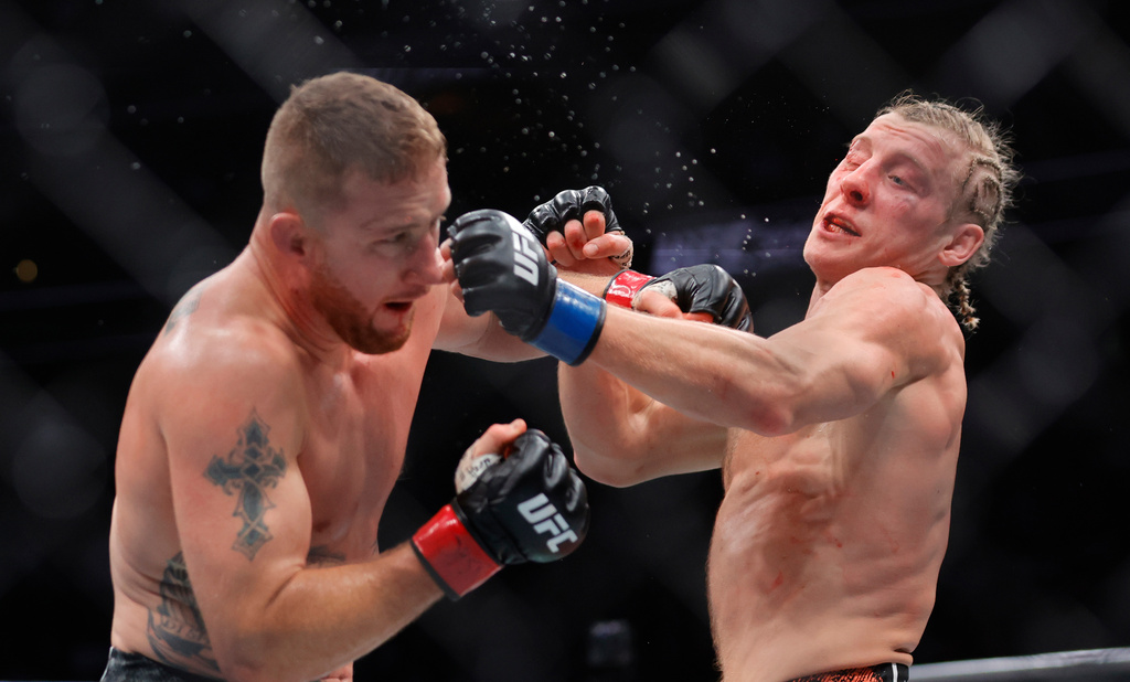 Justin Gaethje, left, and Paddy Pimblett battle in an interim lightweight title fight during the UFC 324 mixed martial arts event Saturday Jan. 24, 2026, in Las Vegas. (AP Photo/Steve Marcus)