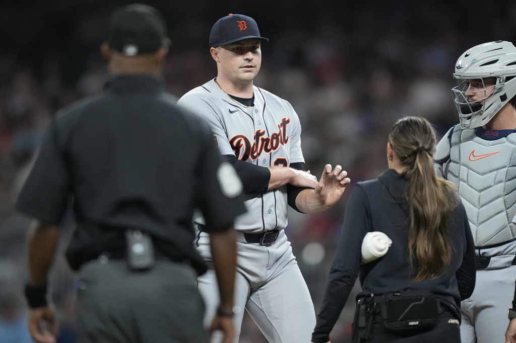 Detroit Tigers pitcher Tarik Skubal (29) rubs his arm during the seventh inning of a baseball game against the Atlanta Braves Wednesday, Apr. 29, 2026, in Atlanta. (AP Photo/Brynn Anderson)