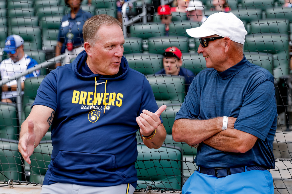 Milwaukee Brewers manager Pat Murphy, left, speaks with his former Florida Atlantic University baseball coach Steve Traylor, right, before the Brewers face the Atlanta Braves in a baseball game, Saturday, June 20, 2026, in Atlanta. (AP Photo/Erik S. Lesser)