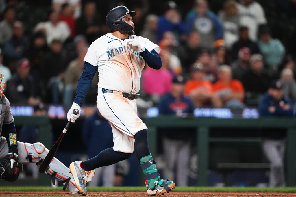 Seattle Mariners' Josh Naylor hits a walk-off RBI single in the 10th inning of a baseball game against the Houston Astros, Wednesday, Sept. 23, 2026, in Seattle. (AP Photo/Lindsey Wasson)