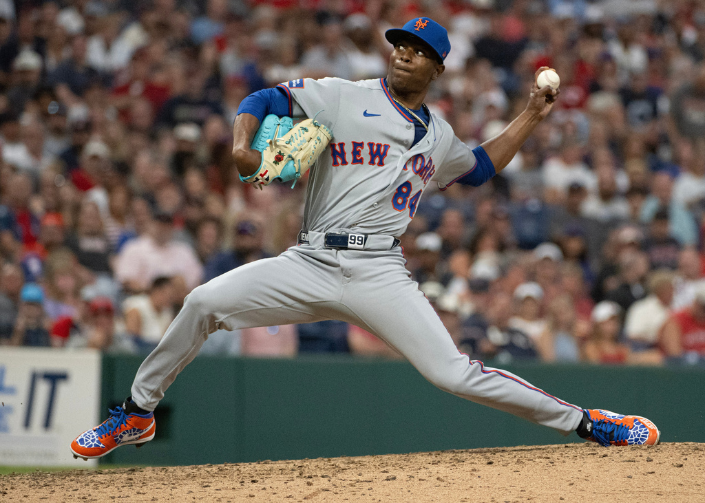 New York Mets relief pitcher Jefry Yan makes his Major League debut and delivers against the Cleveland Guardians during the sixth inning of a baseball game, Wednesday, Aug. 5, 2026, in Cleveland. (AP Photo/Phil Long)