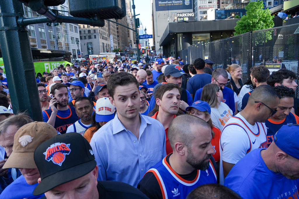 New York Knicks fans wait in line to enter Madison Square Garden ahead of Game 3 of the NBA Finals, Monday, June 8, 2026, in New York. (AP Photo/Ryan Murphy)