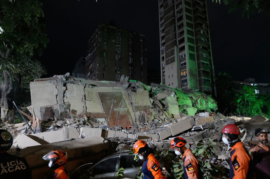 Rescue workers search through the rubble of a collapsed building after an earthquake in Caracas, Venezuela, Thursday, June 25, 2026. (AP Photo/Ariana Cubillos)