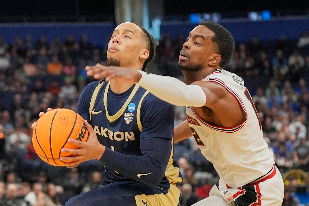 Akron guard Shammah Scott, left, shoots as Texas Tech guard Donovan Atwell, right, tries to defend during the first half in the first round of the NCAA college basketball tournament, Friday, March 20, 2026, in Tampa, Fla. (AP Photo/John Raoux)