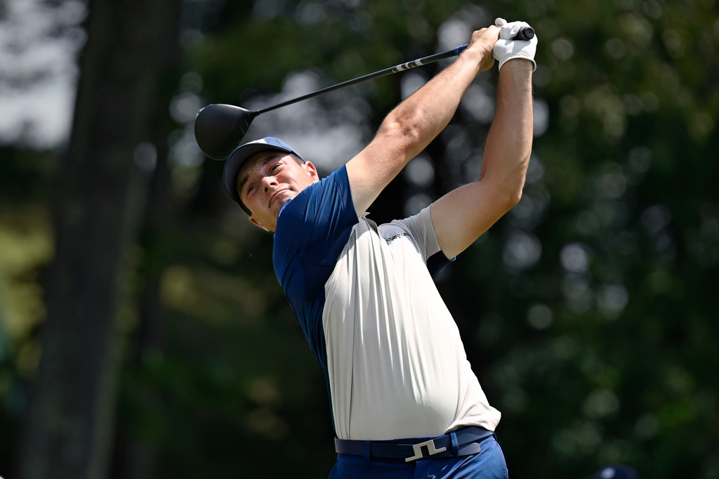 Viktor Hovland, of Norway, tees off the 18th hole during the second round of the Travelers Championship golf tournament at TPC River Highlands, Friday, June 26, 2026, in Cromwell, Conn. (AP Photo/Jessica Hill)