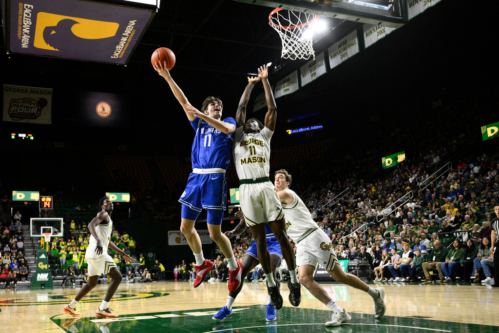 Saint Louis forward Brady Dunlap, left center, goes to the basket against George Mason guard Devin Booker, right center, during the first half of an NCAA college basketball game, Saturday, March 7, 2026, in Fairfax, Va. (AP Photo/Nick Wass)