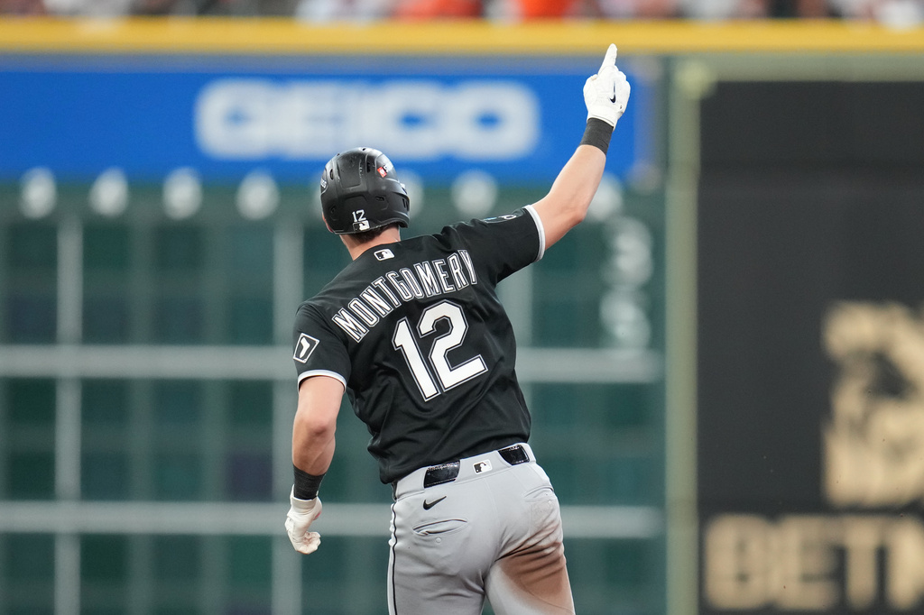 Chicago White Sox's Colson Montgomery (12) runs the bases after hitting a solo home run during the fourth inning in Game 1 of baseball's American League Wild Card Series against the Houston Astros, Tuesday, Sept. 29, 2026, in Houston. (AP Photo/Karen Warren)