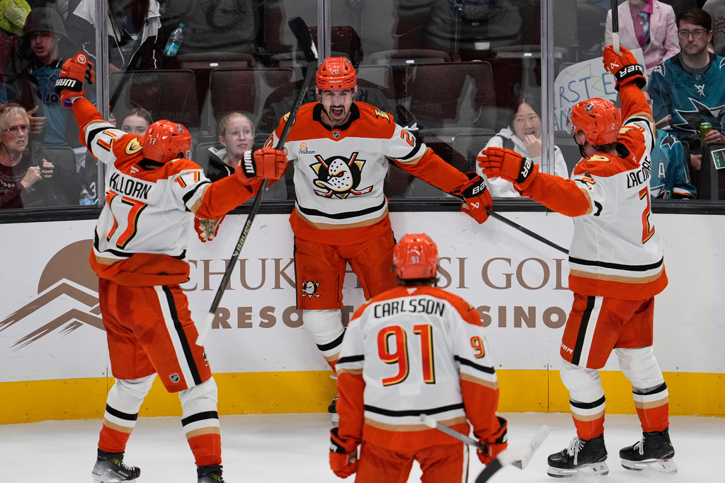Anaheim Ducks left wing Chris Kreider, center, celebrates with teammates after scoring a goal against the San Jose Sharks during the third period of an NHL hockey game, Saturday, Oct. 11, 2025, in San Jose, Calif. (AP Photo/Godofredo A. Vásquez)