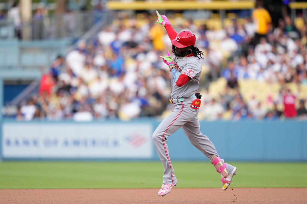 Cincinnati Reds' Elly de la Cruz head to second after hitting a solo home run during the first inning of a baseball game against the Los Angeles Dodgers, Monday, Sept. 7, 2026, in Los Angeles. (AP Photo/Mark J. Terrill)