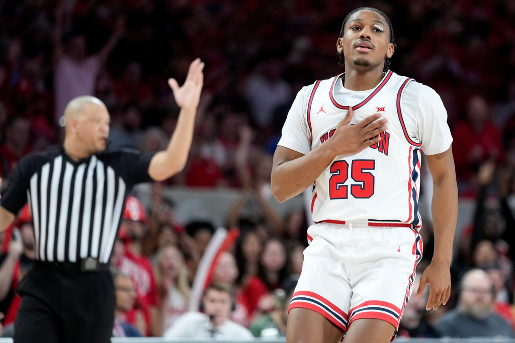 Houston guard Mercy Miller (25) reacts after making a 3-point basket against Colorado during the first half of an NCAA college basketball game Saturday, Feb. 28, 2026, in Houston. (AP Photo/Eric Christian Smith)