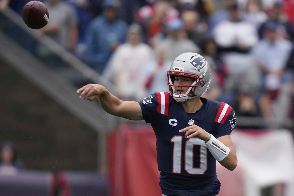 New England Patriots quarterback Drake Maye (10) throws against the Las Vegas Raiders during the first half of an NFL football game, Sunday, Sept. 7, 2025, in Foxborough, Mass. (AP Photo/Charles Krupa)