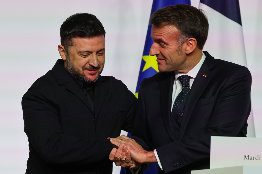 French President Emmanuel Macron, right, shakes hands to Ukraine's President Volodymyr Zelenskyy after the signing of the declaration on deploying post-ceasefire force in Ukraine during the 'Coalition of the Willing' summit on security guarantees for Ukraine, at the Elysee Palace in Paris Tuesday, Jan 6, 2026. (Ludovic Marin, Pool photo via AP)