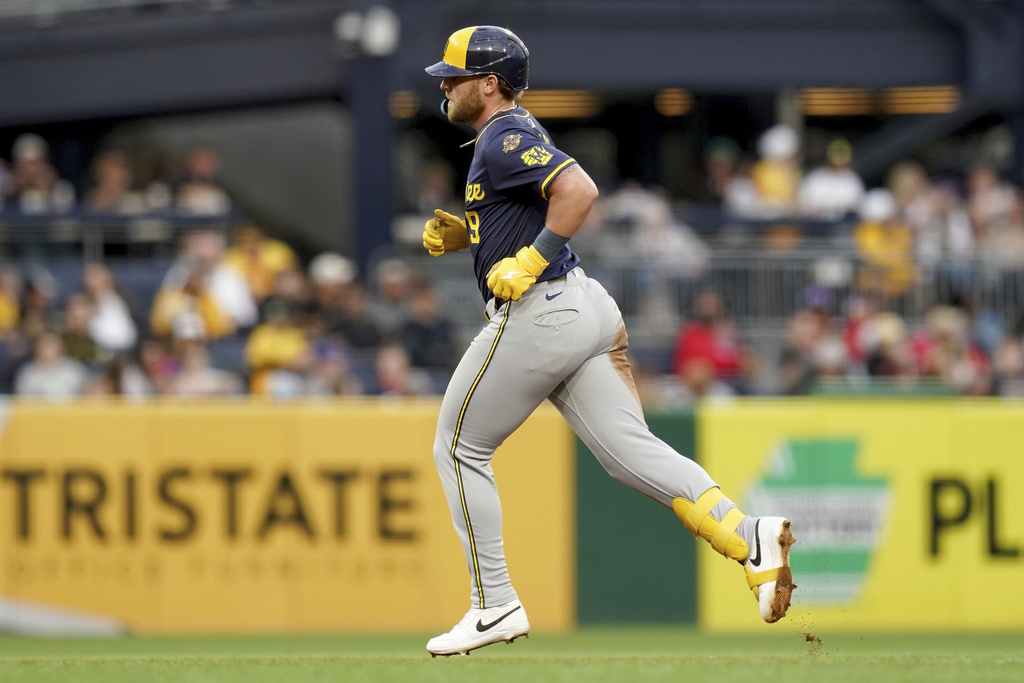 Milwaukee Brewers' Jake Bauers rounds the bases after hitting a two-run home run during the fourth inning of a baseball game against the Pittsburgh Pirates, Saturday, Sept. 6, 2025, in Pittsburgh. (AP Photo/Matt Freed)
