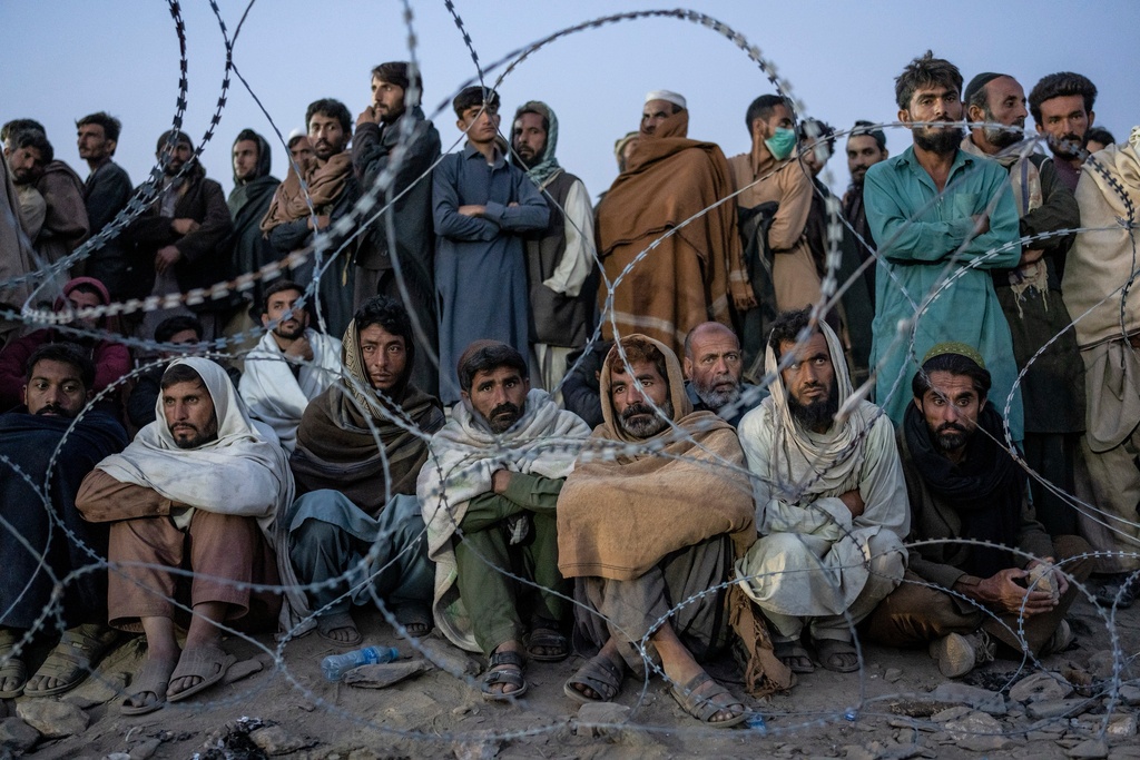 FILE.- Afghan refugees wait to register in a camp near the Torkham Pakistan-Afghanistan border in Torkham, Afghanistan, Saturday, Nov. 4, 2023. (AP Photo/Ebrahim Noroozi, File)
