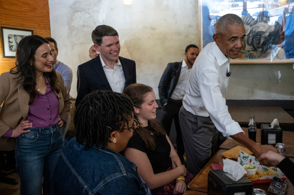 Texas Democratic gubernatorial candidate Gina Hinojosa, Texas Democratic Senate candidate and Texas state Rep. James Talarico, and former President Barack Obama visit the Taco Joint on Tuesday, May 12, 2026, in Austin, Texas. (AP Photo/Joel Angel Juarez, Pool)