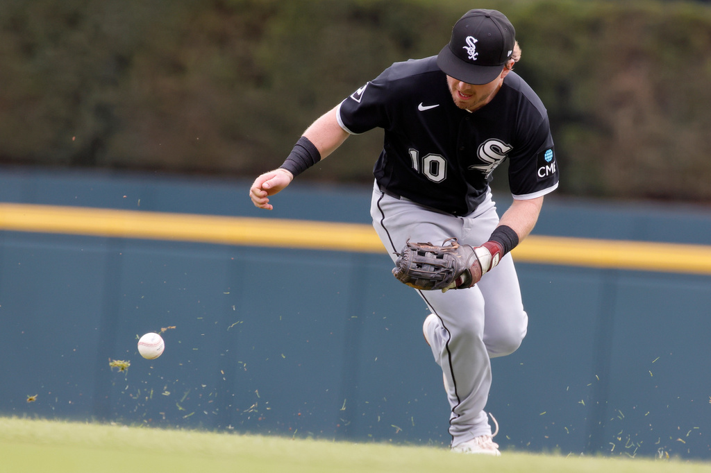 Chicago White Sox second baseman Chase Meidroth (10) chases down a single hit by Detroit Tigers' Gleyber Torres during the second inning of a baseball game Sunday, Aug. 16, 2026, in Detroit. (AP Photo/Duane Burleson)