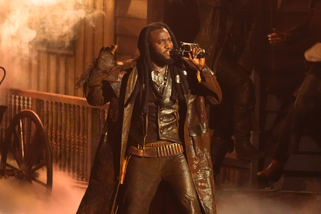 Shaboozey performs during the MTV Video Music Awards on Sunday, Sept. 27, 2026, at the Peacock Theater in Los Angeles. (AP Photo/Chris Pizzello)
