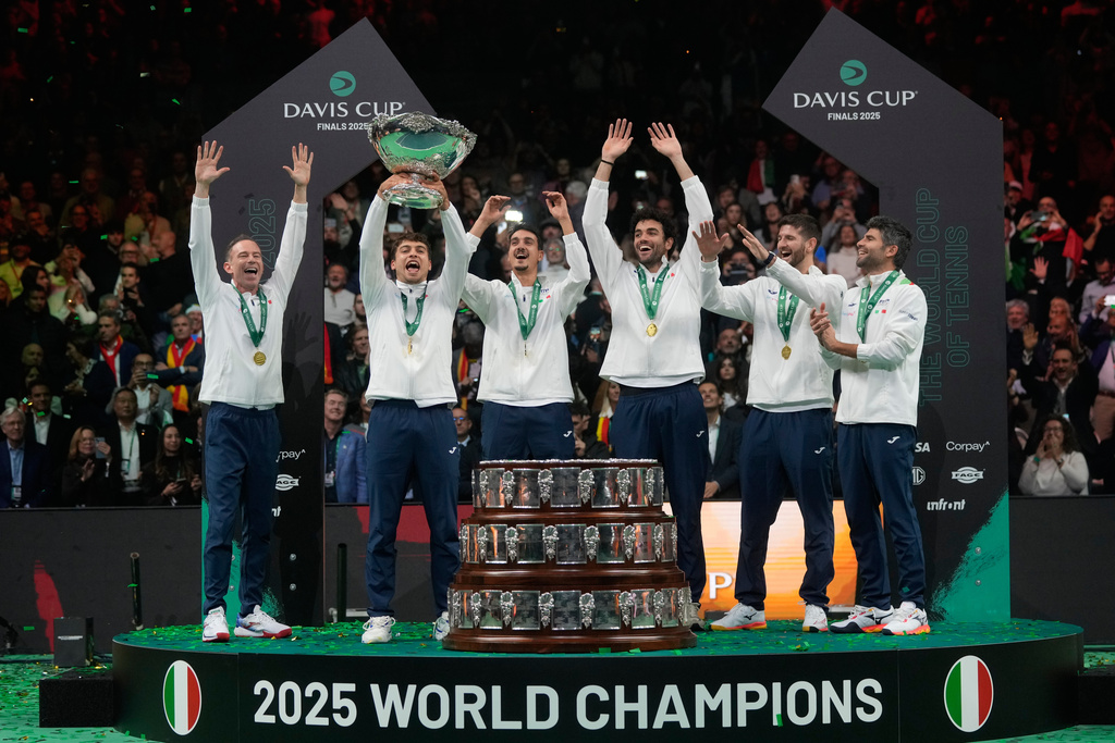 Italian tennis team members hold the Davis Cup trophy after the final between Italy and Spain, in Bologna, Italy, Sunday, Nov. 23, 2025. (AP Photo/Luca Bruno)