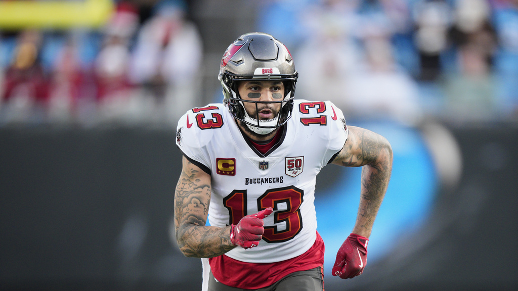 FILE - Tampa Bay Buccaneers wide receiver Mike Evans runs during an NFL football game between the Carolina Panthers and the Tampa Bay Buccaneers on Dec. 21, 2025, in Charlotte, N.C. (AP Photo/Jacob Kupferman, file)