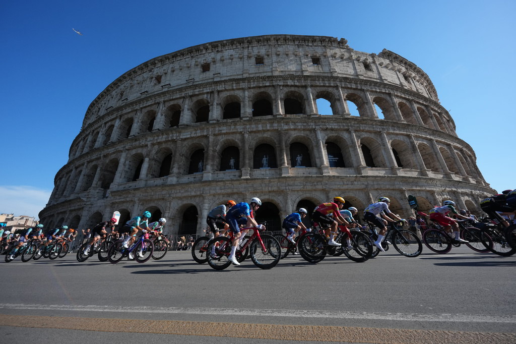 The pack rides past the ancient Colosseum during the 21th and last stage of the Giro d'Italia cycling race in Rome, Sunday May 31, 2026. (AP Photo/Andrew Medichini)