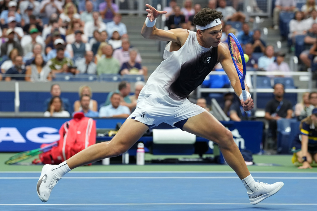 Ben Shelton, of the United States, returns the ball to Hubert Hurkacz, of Poland, during the second round of the U.S. Open tennis championships Wednesday, Sept. 2, 2026, in New York. (AP Photo/Kirsty Wigglesworth)