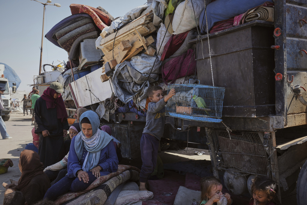 Displaced Palestinians flee northern Gaza along the coastal road toward the south, after Israel's military says its expanded operation in Gaza City has begun and warns residents to leave, Tuesday, Sept. 16, 2025. (AP Photo/Abdel Kareem Hana)