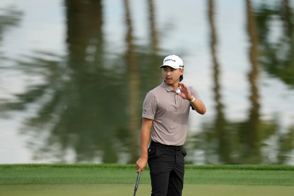 Min Woo Lee, of Austalia, waves to the crowd after making par at the 9th hole during the first round of the American Express golf event at the Jack Nicklaus Tournament Course at PGA West Thursday, Jan. 22, 2026, in La Quinta, Calif. (AP Photo/Ross D. Franklin)
