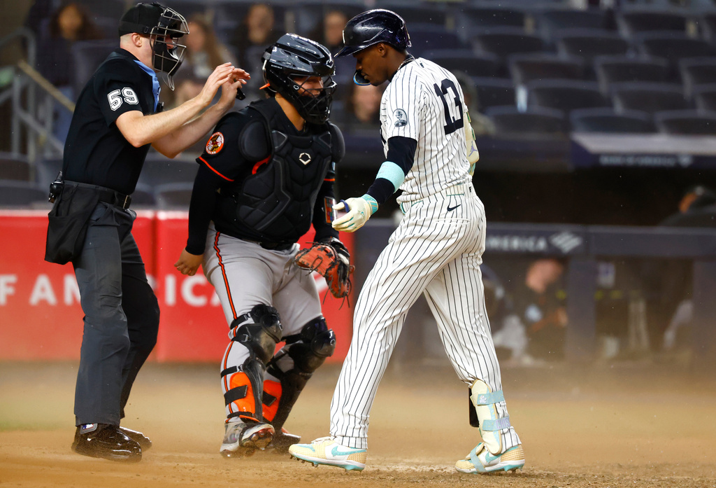 Home plate umpire Nic Lentz, left, calls time after the wind blew up dust during an at-bat of New York Yankees' Jazz Chisholm Jr., right, during the seventh inning of the second baseball game of a doubleheader against the Baltimore Orioles, Friday, Sept. 25, 2026, in New York. (AP Photo/Noah K. Murray)