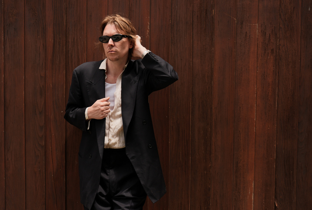 Singer-songwriter Alex Cameron poses for a portrait in Los Angeles on Tuesday, May 26, 2026. (AP Photo/Chris Pizzello)