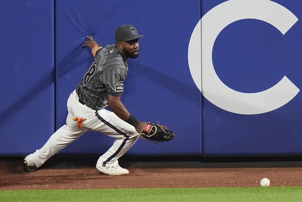 New York Mets' Cedric Mullins runs after a ball hit by Washington Nationals' Daylen Lile for a two-run inside-the-park home run during the 11th inning of a baseball game Saturday, Sept. 20, 2025, in New York. (AP Photo/Frank Franklin II)