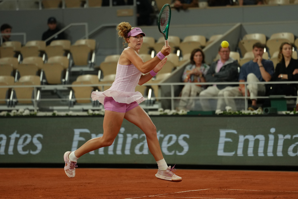 Russia's Mirra Andreeva retruns to Romania's Sorana Cirstea during the quarterfinal tennis match at the French Open in Paris, Tuesday, June 2, 2026. (AP Photo/Aurelien Morissard)