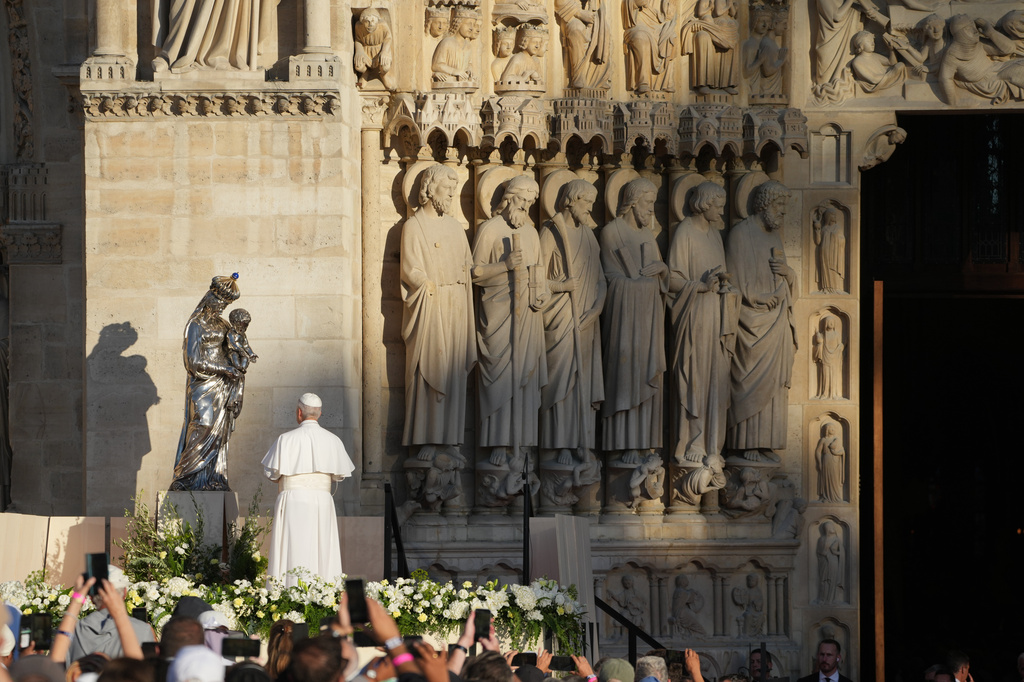Pope Leo XIV prays before leaving after celebrating Vespers at Notre-Dame Cathedral, Friday, Sept. 25, 2026, in Paris. (AP Photo/Gregorio Borgia)