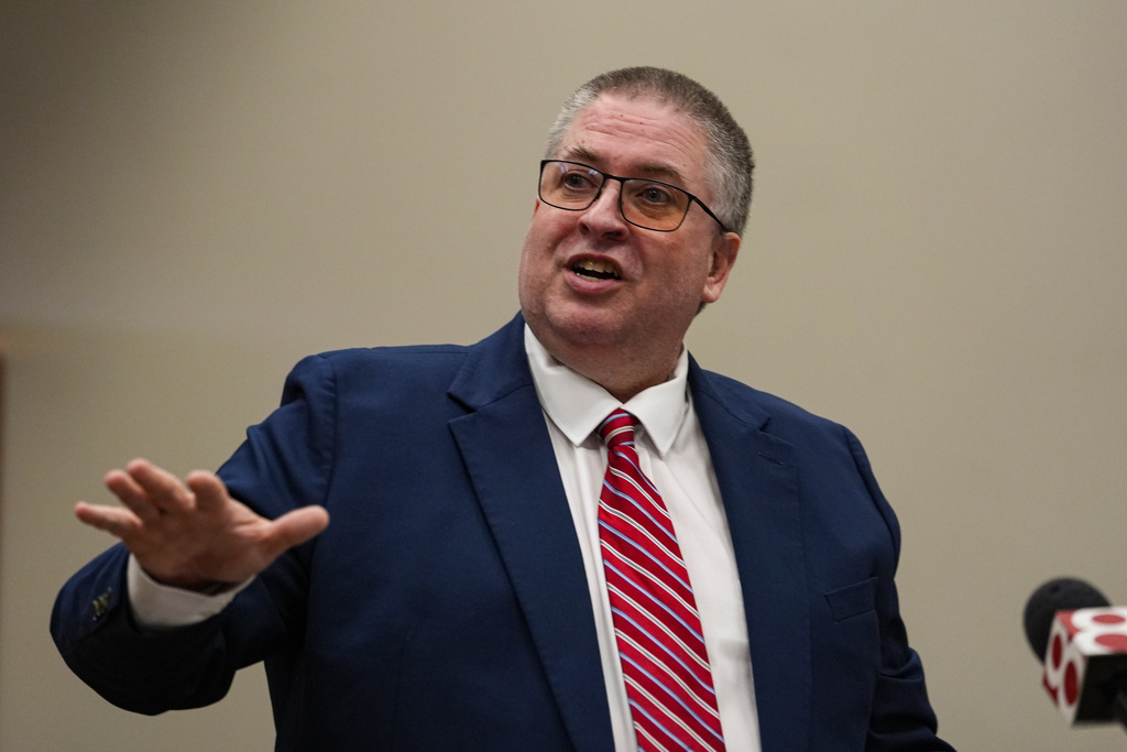 Boone County Prosecutor Kent Eastwood announces that voluntary manslaughter charges have been filed against an Indiana homeowner in the killing of Maria Florinda Rios Perez De Velasquez in Lebanon, Ind., Monday, Nov. 17, 2025. (AP Photo/Michael Conroy)