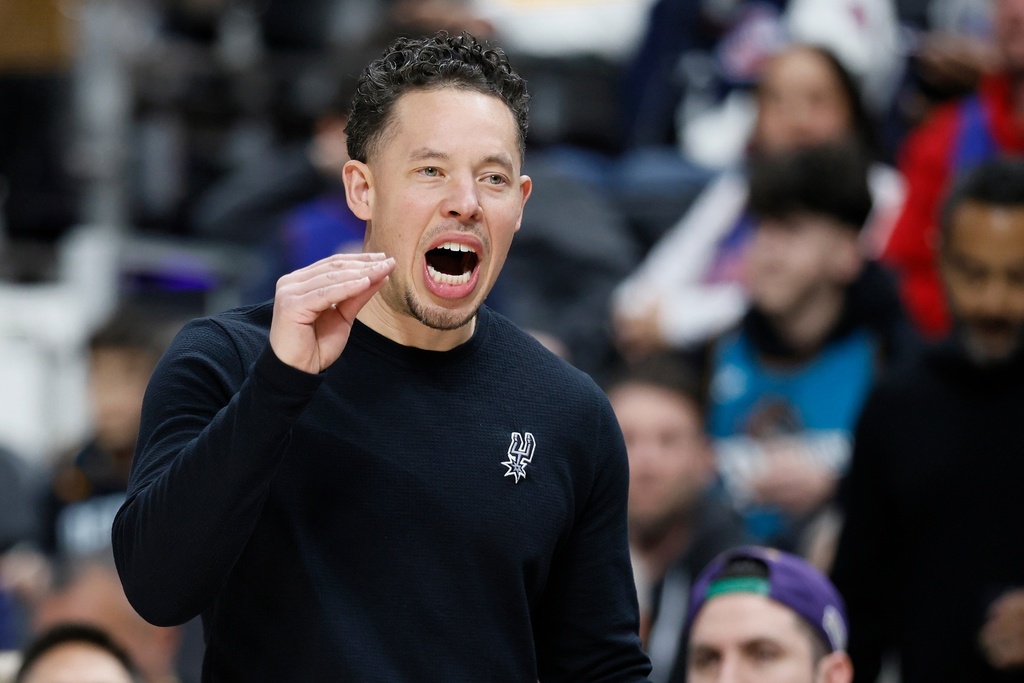 San Antonio Spurs head coach Mitch Johnson shouts to his team during the second half of an NBA basketball game against the Detroit Pistons, Monday, Feb. 23, 2026, in Detroit. (AP Photo/Duane Burleson)