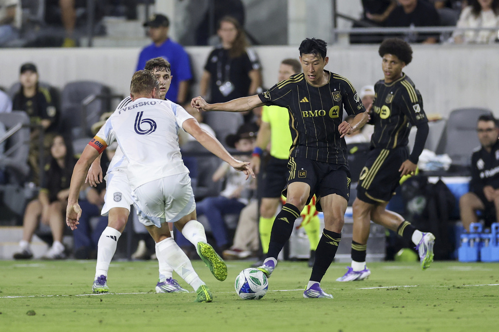 Los Angeles FC forward Son Heung-Min, second from right, dribbles against San Diego FC defender Jeppe Tverskov (6) during the first half of an MLS soccer match, Sunday, Aug. 31, 2025, in Los Angeles, Calif. (AP Photo/Eric Thayer)
