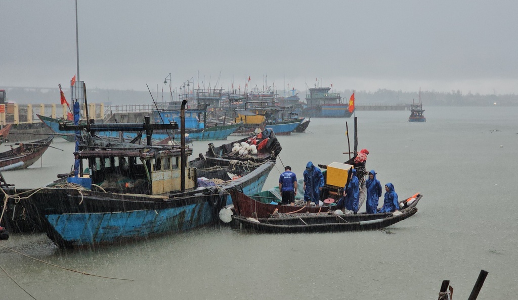 Fishermen are evacuated ahead of Typhoon Bualoi in Hue, Vietnam Sunday, Sept. 28, 2025. (Mai Huyen Trang/VNA via AP)