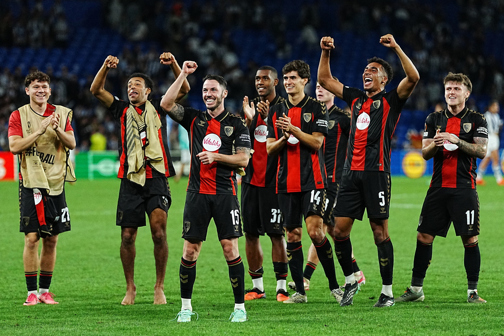 Bournemouth players celebrate with the fans after defeating Real Sociedad 2-1 in their first ever Europa League soccer match in San Sebastian, Spain, Thursday, Sept. 17, 2026. (AP Photo/Miguel Oses)