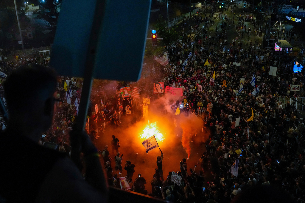 Israelis protest against Prime Minister Benjamin Netanyahu's government and call for the release of hostages held in the Gaza Strip by the Hamas militant group, in Tel Aviv, Israel, Saturday, Sept. 7, 2024. (AP Photo/Ariel Schalit)